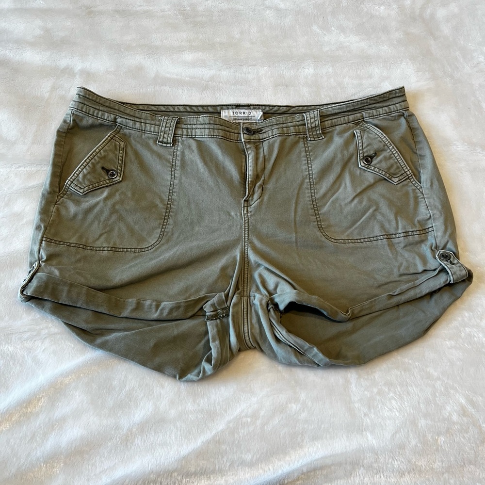 TORRID Military Stretch Twill Mid-Rise Short